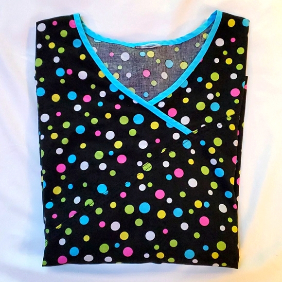Black scrub top, polka dots, 2 to 3XL